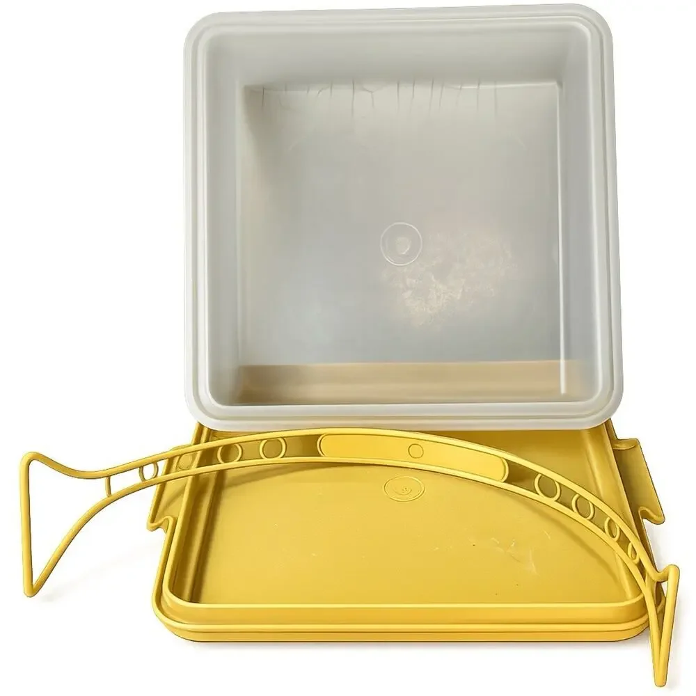 VTG Tupperware Harvest Gold 11” x 11” Cake Cupcake Taker Carrier w Handle